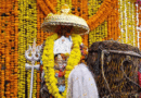 कपाट खुलते ही बम-बम भोले के जयकारों से मंदिर परिसर गूंज उठा