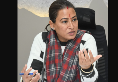 योजनाओं के क्रियान्वयन में लाएं तेजी : रेखा आर्या योजनाओं के क्रियान्वयन में लाएं तेजी : रेखा आर्या