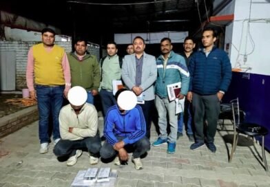 SSC परीक्षा में हाईटेक नकल गिरोह का भंडाफोड़, दो आरोपी गिरफ्तार SSC परीक्षा में हाईटेक नकल गिरोह का भंडाफोड़, दो आरोपी गिरफ्तार