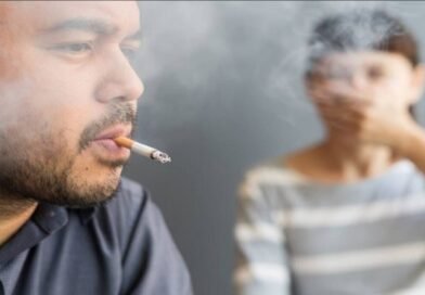 पैसिव स्मोकिंग- बिना सिगरेट पिए भी सेहत पर मंडराता गंभीर खतरा