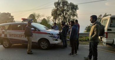 देवप्रयाग मार्ग पर सघन चेकिंग अभियान, 18 वाहनों के किए चालान