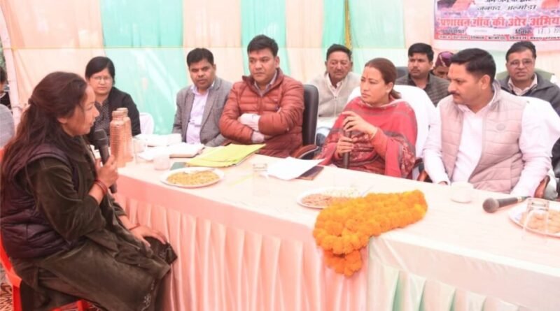 मंत्री रेखा आर्या ने किया 50 से अधिक शिकायतों का मौके पर निस्तारण