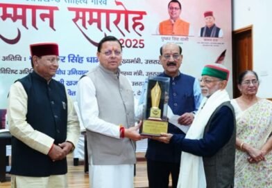 मुख्यमंत्री धामी ने डॉ. जितेन ठाकुर को “उत्तराखंड साहित्य भूषण सम्मान” से किया सम्मानित