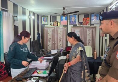 महिला आयोग की अध्यक्ष कुसुम कंडवाल ने महिला हेल्प डेस्क एवं साइबर सेल का किया औचक निरीक्षण महिला आयोग की अध्यक्ष कुसुम कंडवाल ने महिला हेल्प डेस्क एवं साइबर सेल का किया औचक निरीक्षण