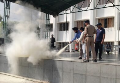 अग्नि सुरक्षा सप्ताह के अंतर्गत एन.डी.एस. में बच्चों को दिया गया अग्नि सुरक्षा संदेश