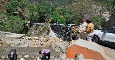 कैबिनेट मंत्री गणेश जोशी ने मसूरी-देहरादून मार्ग पर बन रहे वैली ब्रिज के निर्माण कार्य का किया निरीक्षण 