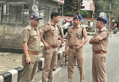 शहर के विभिन्न सार्वजनिक स्थानों और पार्कों में चला दून पुलिस का चेकिंग अभियान
