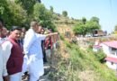 गढ़-बुरांसखण्डा मोटर मार्ग के सर्वे कार्य का निरीक्षण करते कैबिनेट मंत्री गणेश जोशी गढ़-बुरांसखण्डा मोटर मार्ग के सर्वे कार्य का निरीक्षण करते कैबिनेट मंत्री गणेश जोशी