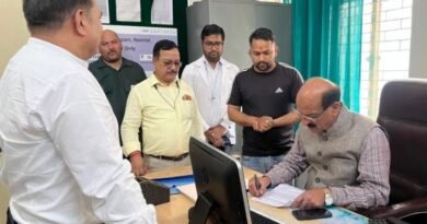 स्वास्थ्य मंत्री सुबोध उनियाल ने किया गरमपानी सामुदायिक स्वास्थ्य केंद्र का औचक निरीक्षण