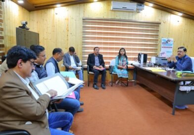 गढ़वाल कमिश्नर ने पेयजल संकट दूर करने के लिए मौके पर जारी किए 25 लाख, जल संस्थान को तीन दिन में जनरेटर लगाने के निर्देश