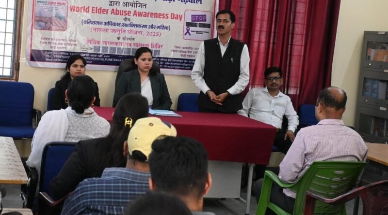 रक्तदान महादान का दिया संदेश, वृद्धजनों के अधिकारों पर भी किया जागरुक