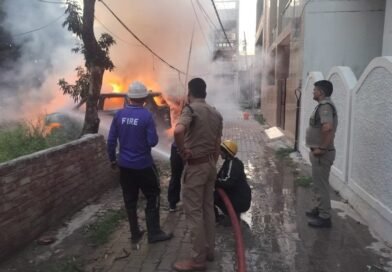देहरादून के दून विहार में नई स्कॉर्पियो में लगी भीषण आग, टला बड़ा हादसा देहरादून के दून विहार में नई स्कॉर्पियो में लगी भीषण आग, टला बड़ा हादसा