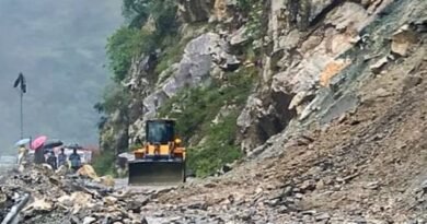 उत्तराखंड में बारिश का कहर, भूस्खलन से बदरीनाथ-गंगोत्री समेत कई नेशनल हाईवे बंद, मैदानी इलाकों में जलभराव