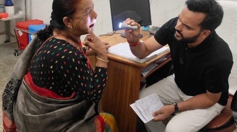 जिला चिकित्सालय पौड़ी में विशेषज्ञ स्वास्थ्य शिविर के दूसरे दिन 451 मरीजों ने लिया निःशुल्क उपचार