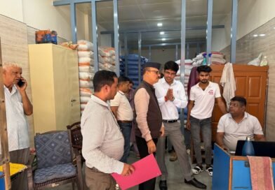 चीनी के बढ़ते दामों पर प्रशासन सख्त, देहरादून में दो दर्जन से अधिक थोक विक्रेताओं के प्रतिष्ठानों पर छापेमारी