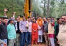 मंत्री राम सिंह कैड़ा ने किया सड़क निर्माण कार्य का शुभारंभ, ग्रामीणों ने फूल-मालाओं से किया स्वागत मंत्री राम सिंह कैड़ा ने किया सड़क निर्माण कार्य का शुभारंभ, ग्रामीणों ने फूल-मालाओं से किया स्वागत