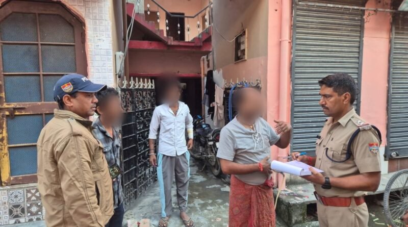 देहरादून में पुलिस का बड़ा सत्यापन अभियान, 487 किरायेदारों की जांच; 5.38 लाख रुपये का जुर्माना देहरादून में पुलिस का बड़ा सत्यापन अभियान, 487 किरायेदारों की जांच; 5.38 लाख रुपये का जुर्माना